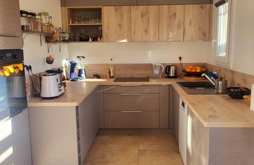 Saint-Mathieu-de-Treviers Casa | Family home near Montpellier, secure swimming pool, children's play area,