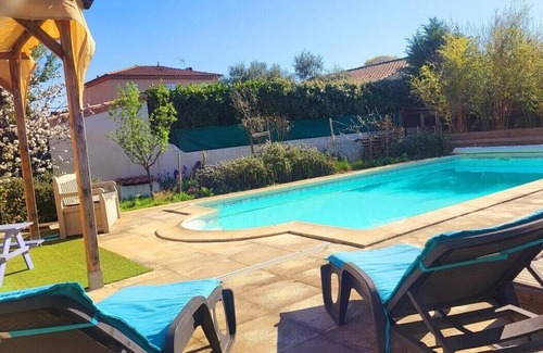 Saint-Mathieu-de-Treviers Casa | Family home near Montpellier, secure swimming pool, children's play area,