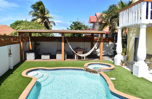 Jaburibari Casa | Familie huis met privé zwembad & jacuzzi stranden en natuur dichtbij Villa