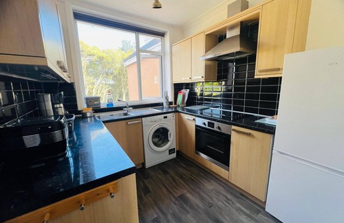 Dawlish Apartamento | Family 4-bed Apartment in Dawlish With Sea View