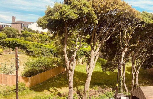 Dawlish Apartamento | Family 4-bed Apartment in Dawlish With Sea View