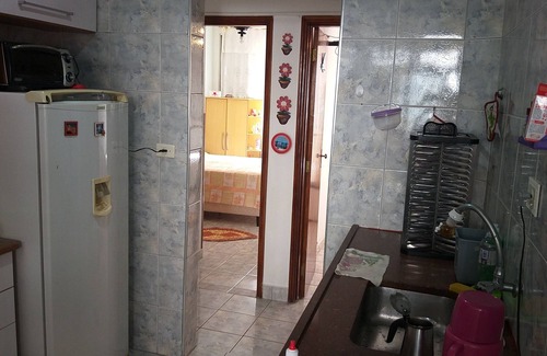 Aparecida Apartamento | Amplio apartamento a 50 metros de la playa, con ascensor y conserje las 24 horas.