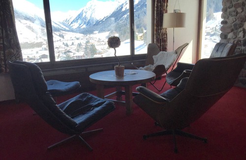 Klosters-Serneus Chalet De Esquí | Chalet familiar en un ambiente impresionante en Klosters w chimenea e Internet