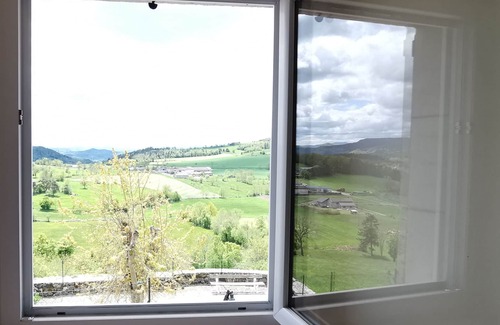 Mezeres Cabaña | Casa familiar con patio y ping-pong, cerca de Lyon y Clermont-Ferrand