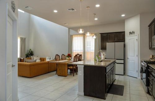 Manchaca Casa | Family Escape - King Size Suites - plus Fast Wifi