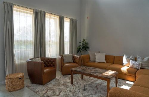 Manchaca Casa | Family Escape - King Size Suites - plus Fast Wifi