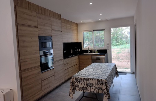 Saint-Julien-de-Peyrolas Casa | Family house on the heights of St Julien de Peyrolas near the Ardeche