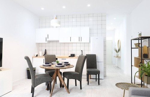 Port de Sagunt Casa | Family-Friendly Modern Home Near the Beach with Terrace and High-Speed Internet