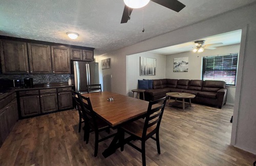 Philadelphia Casa | Family-Friendly 3BR Gem in Philadelphia – Your Home Away from Home!