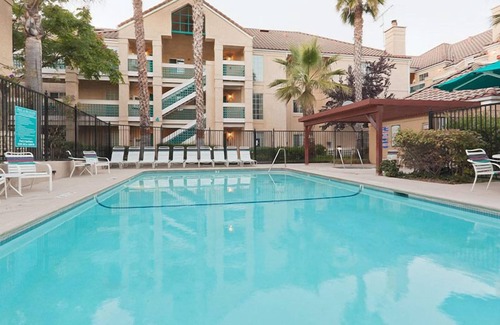 San Bruno Complejo | Family-friendly Accommodation! Pets Allowed, Onsite Parking, FREE Breakfast!