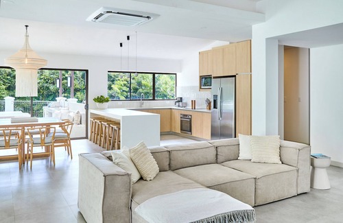 Esterillos Este Villa | Family-friendly luxury jungle villa with pool, BBQ terrace & wildlife views