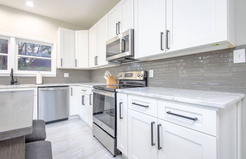 Lenoir City Casa | Family friendly Lakefront Home on a Wooded Lot - 30 min. to downtown Knoxville