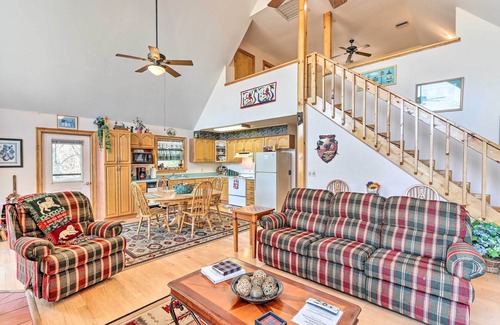 Murphy Cabina | Family-Friendly Murphy Cabin w/ Deck & Fire Pit!