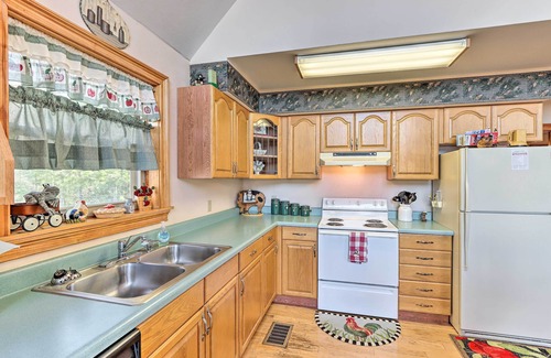 Murphy Cabina | Family-Friendly Murphy Cabin w/ Deck & Fire Pit!