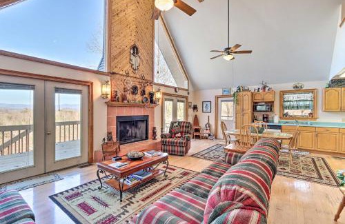 Murphy Casa | Family-Friendly Murphy Cabin with Deck and Fire Pit!
