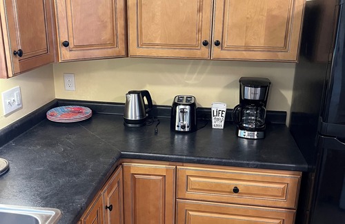 Southern Coast Condominio | Family friendly serene house close to beaches, sleeps 8, lot off street parking