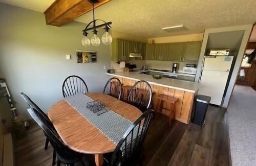 Upson Casa | Family friendly ski in-ski out chalet on Whitecap Mountain with boot dryer