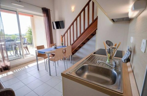 Azille Hotel | Family-Friendly Unit Near Carcassonne | Pet Are Welcome