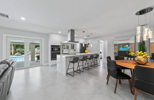 Miami Gardens Casa | Family Fun House w/ Pool, Games, Sports & BBQ