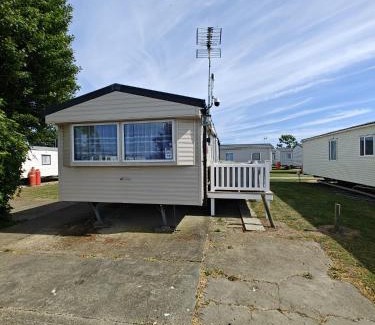 Clacton-on-Sea Complejo | Family Holiday Home with private terrace