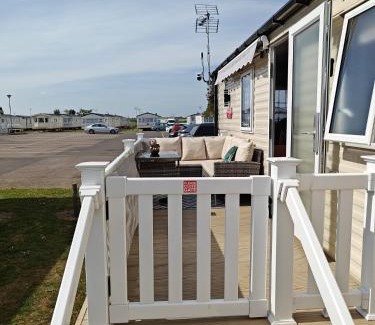 Clacton-on-Sea Complejo | Family Holiday Home with private terrace