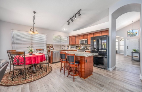 Avondale Casa | Family Home 3 beds/Private Heated Pool-10 mins to Stadium.