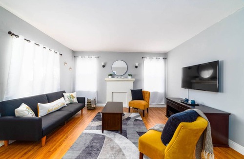 North Long Beach Casa | Family Home W/Game Room, Close to DT Long Beach :)