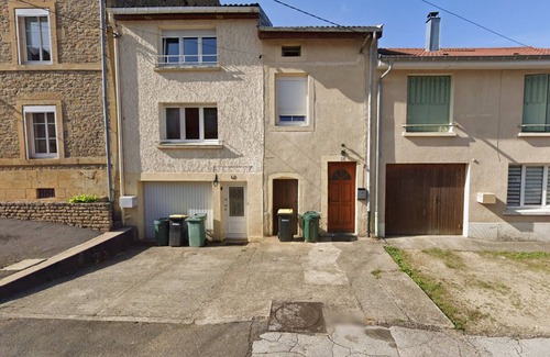 Charency-Vezin Casa | Family home with terrace and games room