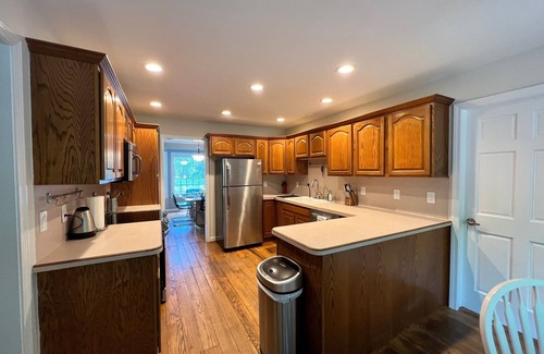 Winchester Casa | Family House On Highland Lake with Dock