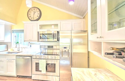 Maple Heights-Lake Desire Casa | Family Oasis on Lake Desire: Kayaks + Grill + Outdoor Projector Screen