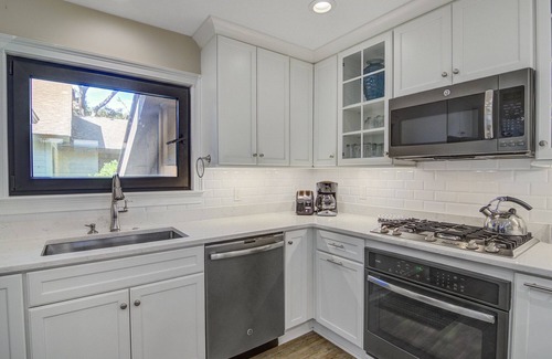 West Beach Cabaña | Retiro familiar: el alquiler más cercano de Oceanwoods a la playa, porche protegido, wifi