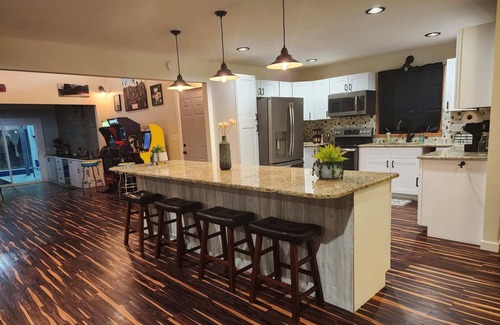 Janesville Casa | *Family Retreat* *Indoor Pool* *Arcade*