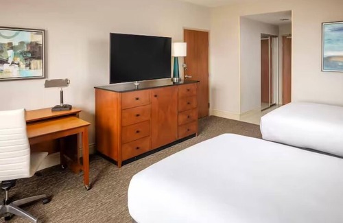 St. Petersburg - Clearwater Hotel | Family Retreat with Infinity Pool & Waterfront Dining