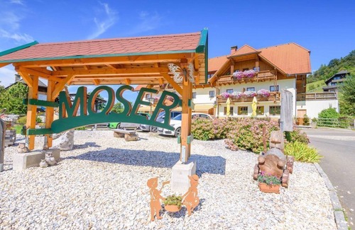 Karchau Casa | Family room, separate toilet and shower - Alpengasthof Moser