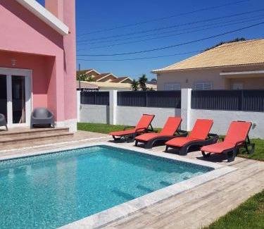 Charneca de Caparica e Sobreda Casa | Family Villa Pool & Beach