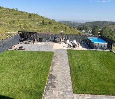 Besqaynar Chalet De Esquí | FamilyHouseTabagan гостевой дом,коттедж в горах для компании с террасой и баней