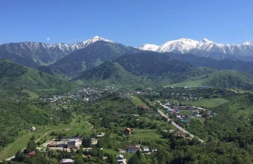 Besqaynar Chalet De Esquí | FamilyHouseTabagan гостевой дом,коттедж в горах для компании с террасой и баней