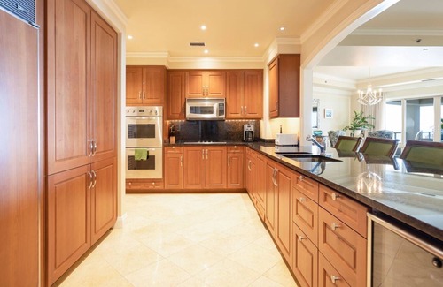 Seven Mile Beach Condominio | Fantastic Large Oceanfront Residence Located at The Ritz-Carlton, Grand Cayma