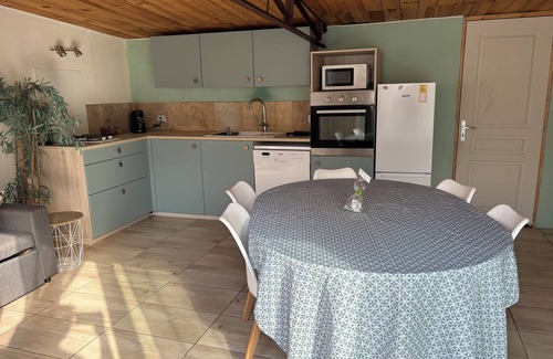 Les Eglisottes-et-Chalaures Cabina | Farmhouse cabin with indoor pool and Jacuzzi