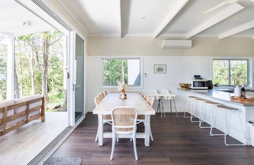 Saddleback Mountain Cabaña | Farm Stay Kiama | 3 Bed Retreat | Fireplace & Bath