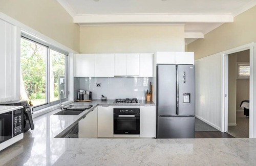 Saddleback Mountain Cabaña | Farm Stay Kiama | 3 Bed Retreat | Fireplace & Bath