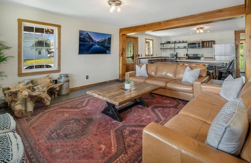 Interlaken Villa | Farmhouse & Cottages at the Cayuga Shoreline