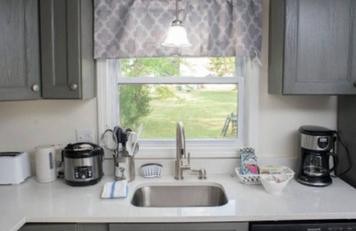 Farmington Casa | Fave Cape Cod Style Home Retreat: with Main-Level Bedroom bordering Farmington