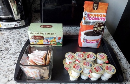 Farmington Casa | Fave Cape Cod Style Home Retreat: with Main-Level Bedroom bordering Farmington