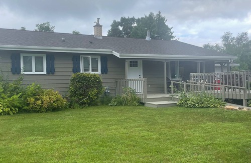Arcadia Casa | Feel at home in this comfortable getaway steps away from beautiful Memorial Park
