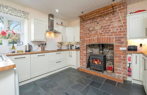 Haverfordwest Cabaña | Felin Fach, Holiday property Llandeloy, Sleeps 8, 4 bedrooms, bathrooms