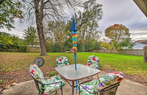 Fox River Grove Casa | Fenced Yard Fox River Grove Home, Dogs Welcome