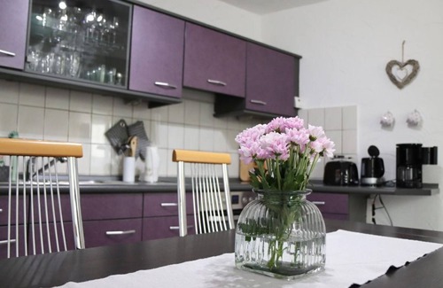 Neustadt-Konigsbach Casa | Ferienhaus Am Marienbrunnen - Ferienhaus, Dusche und Bad, WC, 2 Schlafräume