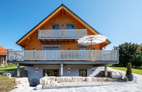 Vorauf Casa | Ferienhaus Megumi, 160m², 4 Schlafzimmer, 3 Bäder, Max. 8 Pers., Balkon, Wlan