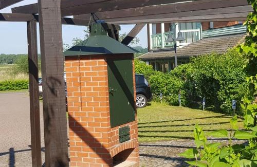 Neuensien Complejo | Ferienwohnung 4 im Haus am See mit Wintergarten und Terrasse